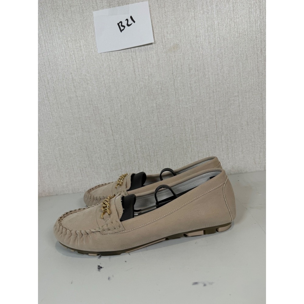 Women loafers size 9 cream‎ color